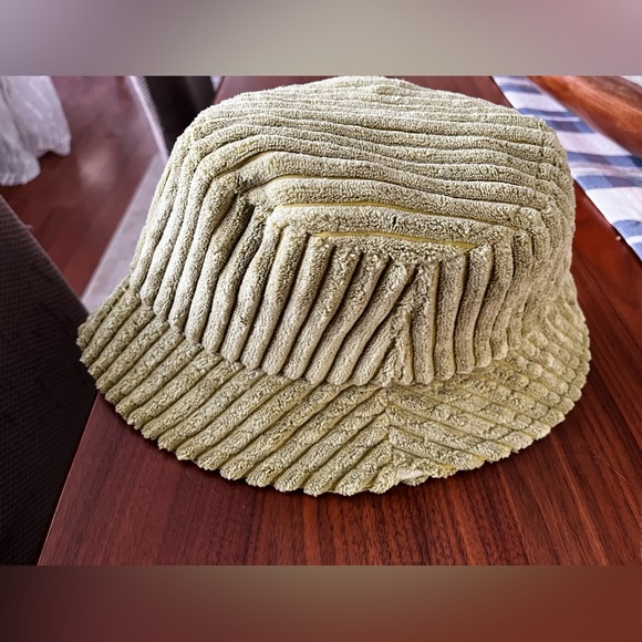 Urban Outfitters light olive bucket hat.  One size.  Excellent condition - Picture 2 of 3